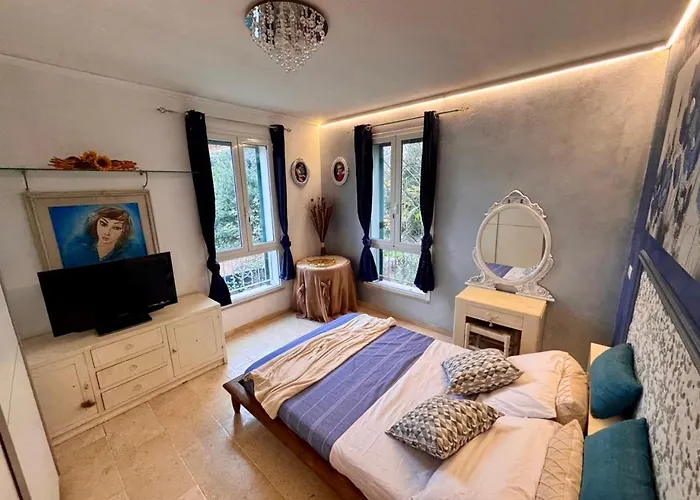 Accommodatie bij particulieren With Private Bathroom And Terrace In